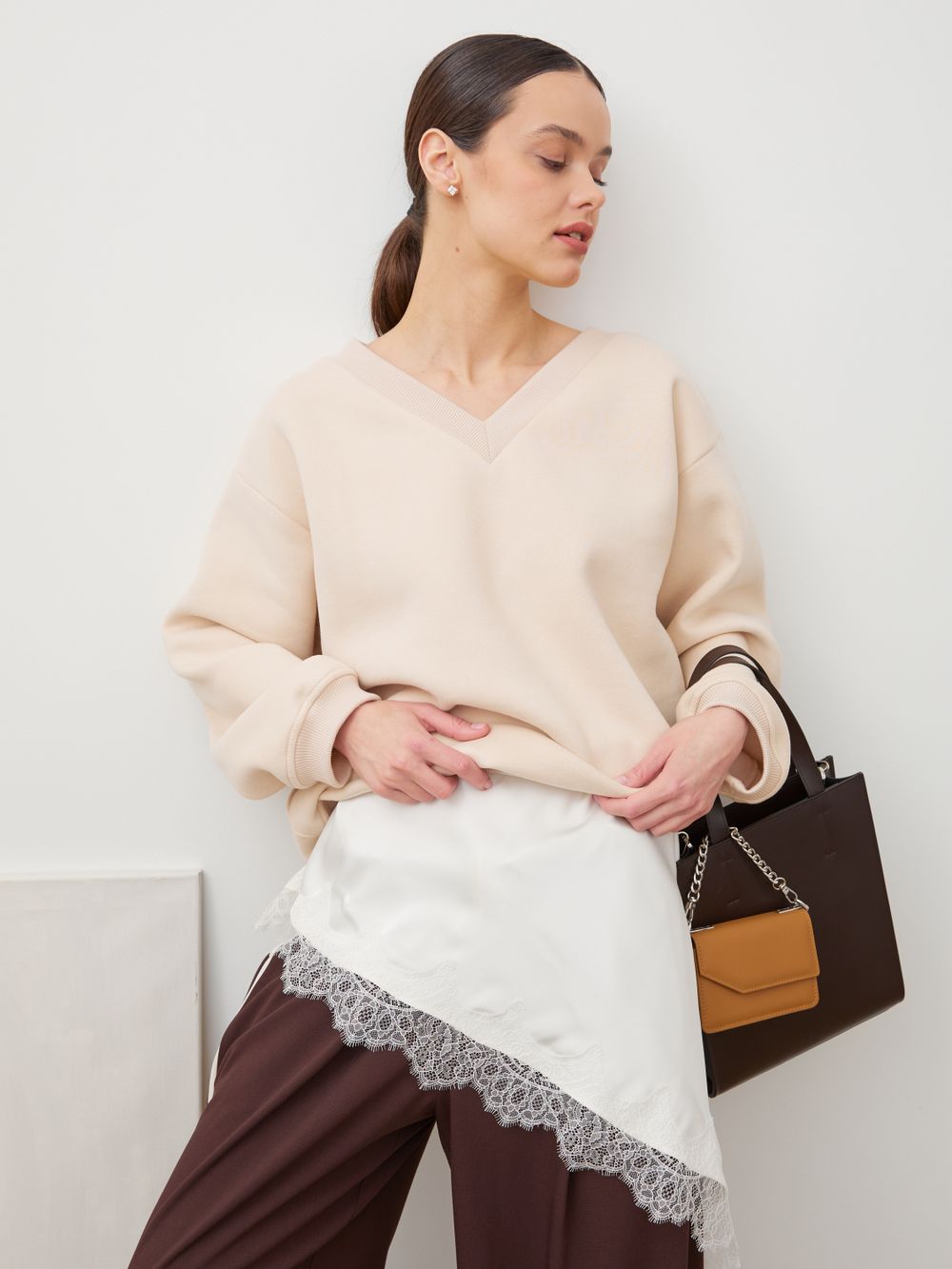 СВИТШОТ С V-ВЫРЕЗОМ КРЕМ-БРЮЛЕ