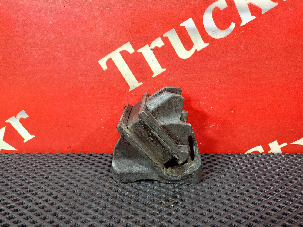 Подушка двигателя передняя