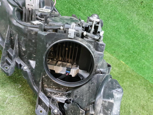 Битая Фара левая Toyota Land Cruiser Prado 150 (2013-2017) LED