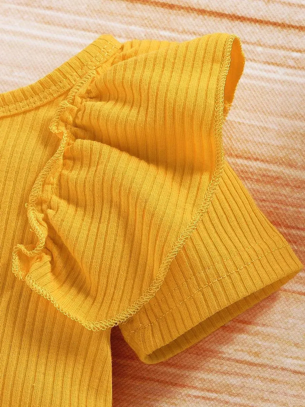 Летний костюм для девочки нарядный