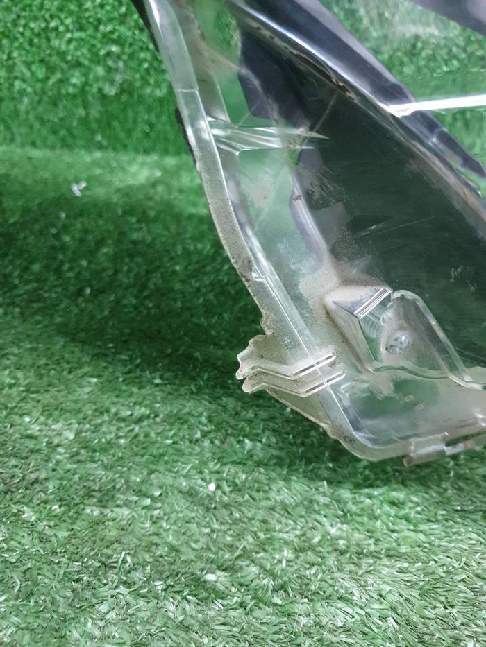 Стекло фары правое Toyota Prius 4 XW50 (2015-2018)