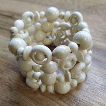 Браслет на пружине, дерево, цвет молочный, ширина 50 мм