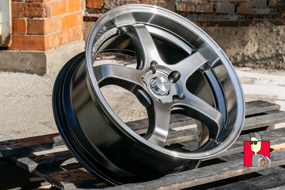 Комплект дисков Advan GT 18x8 et38 5x114.3