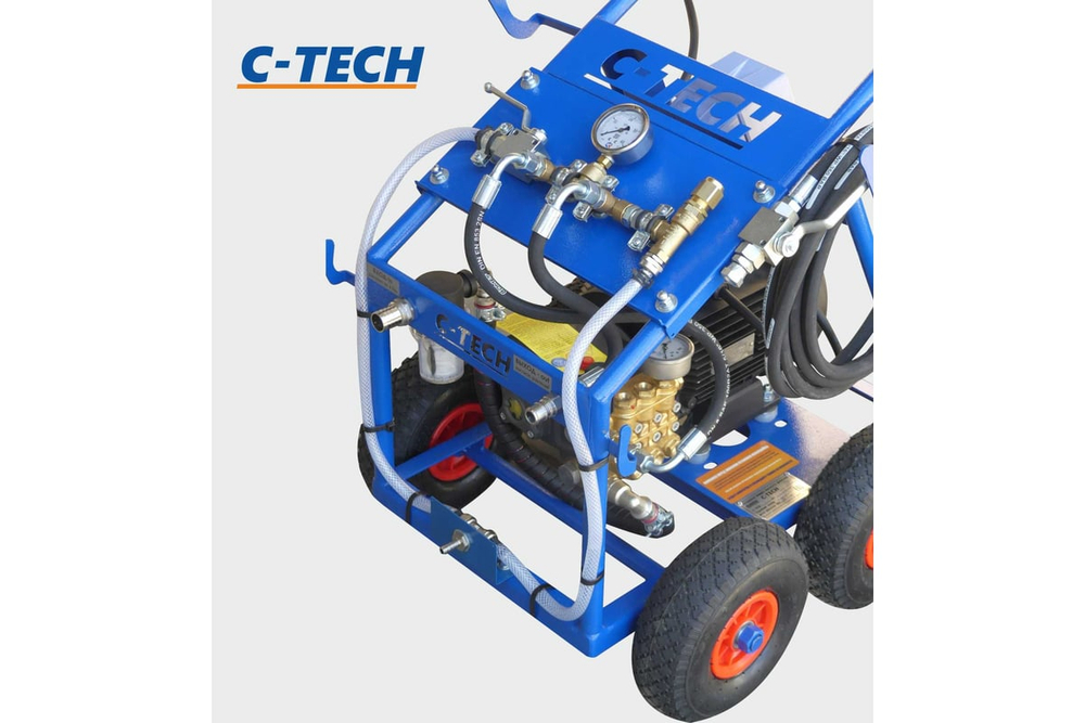 Установка опрессовочная высокого давления C-TECH DN2015 (200 бар, до 900 л/ч, 5.5 кВт, 380 В) мобильная для гидроиспытаний