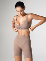 бесшовные женские укороченные бежевые велосипедки с высокой посадкой