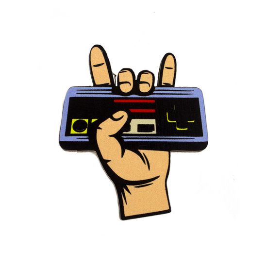 Деревянный значок. Геймбой