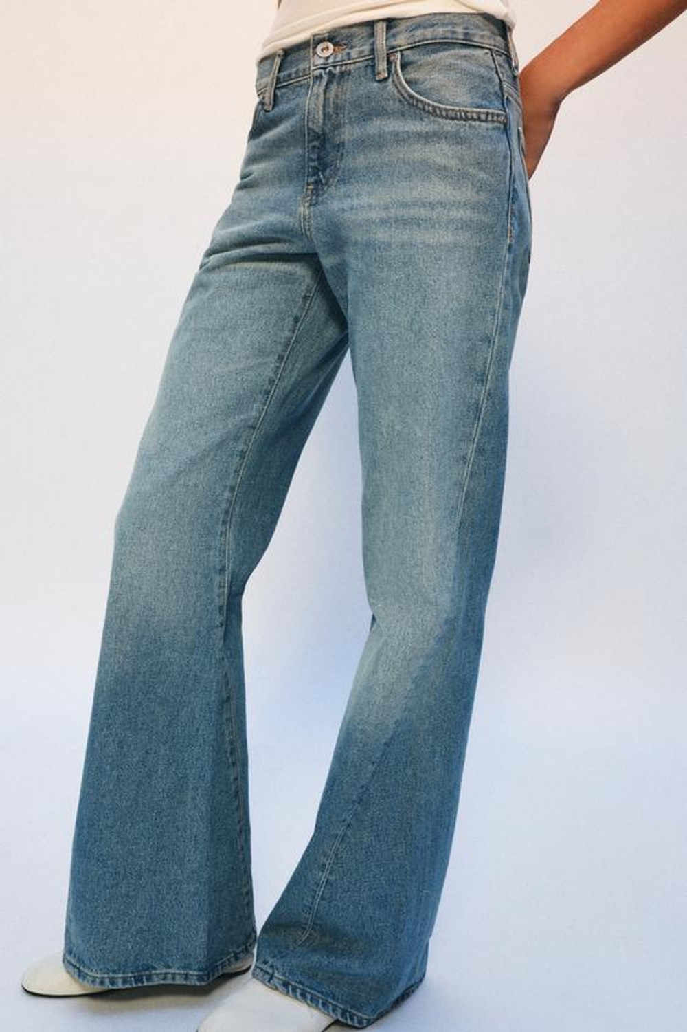 ZARA ДЖИНСЫ RELAXED-FLARE С НИЗКОЙ ПОСАДКОЙ — ZW COLLECTION, ВЫЦВЕТШИЙ СИНИЙ