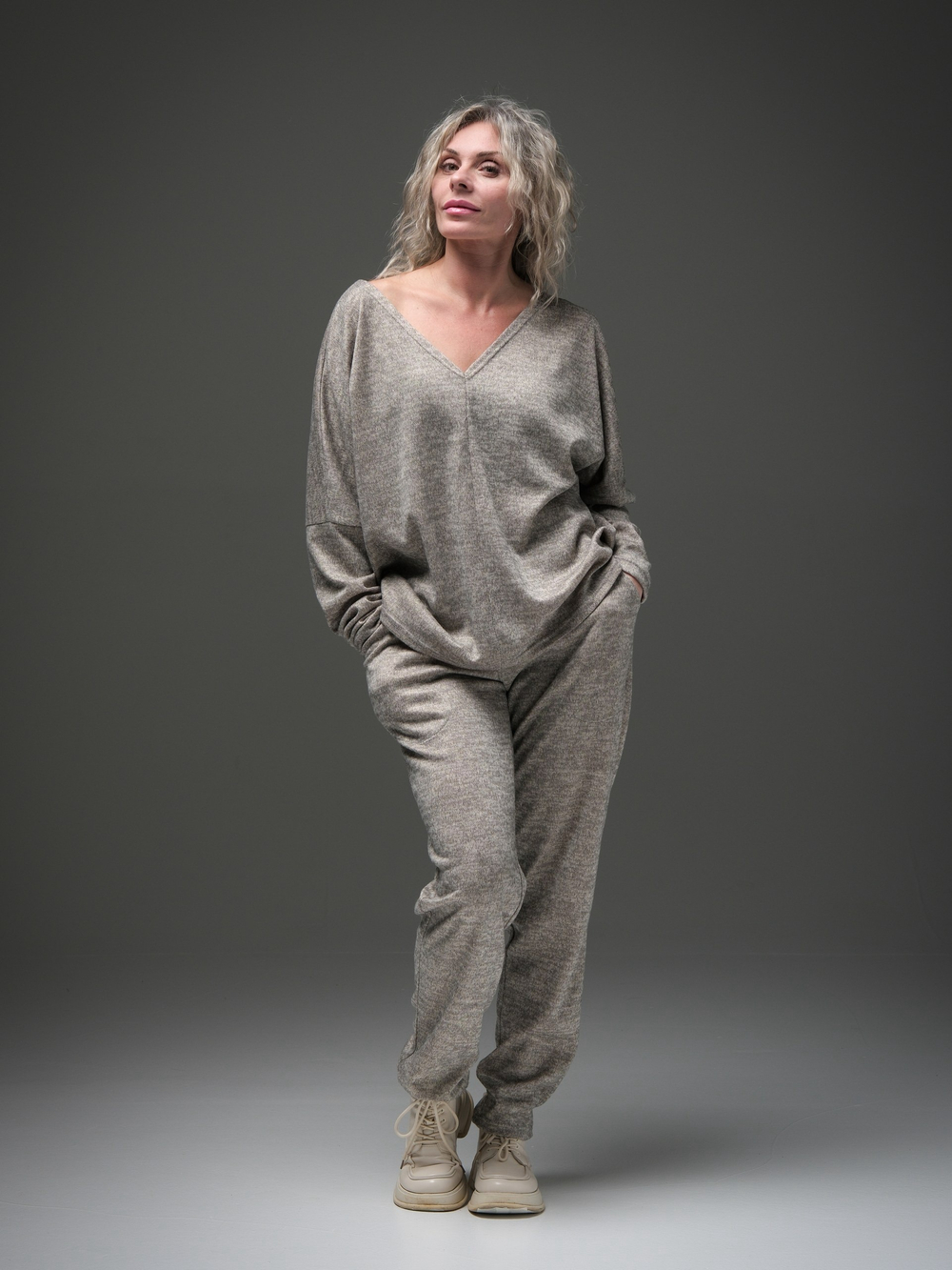 Костюм /лонгслив +штаны 👖 /не знаем какой цвет