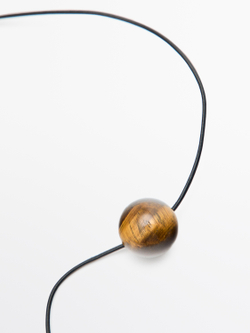 Massimo Dutti Ожерелье с каменным кулоном, коричневый