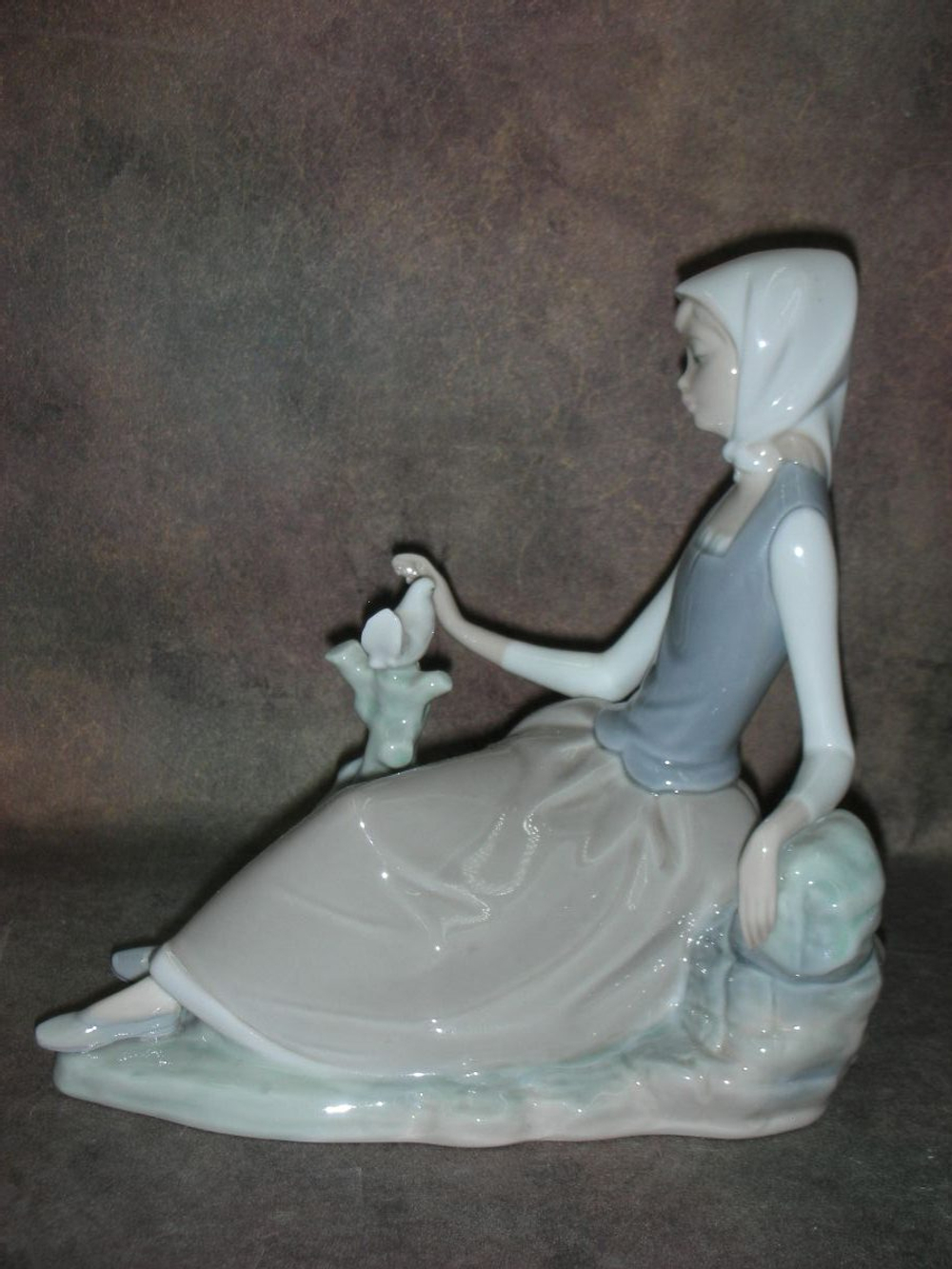 Статуэтка. Фарфор. Пастушка с голубем. Lladro. Испания