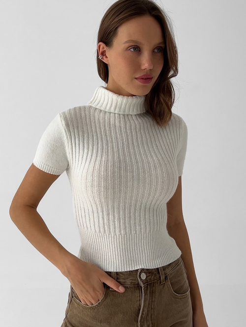 Топ вязаный, с горлом, с короткими рукавами