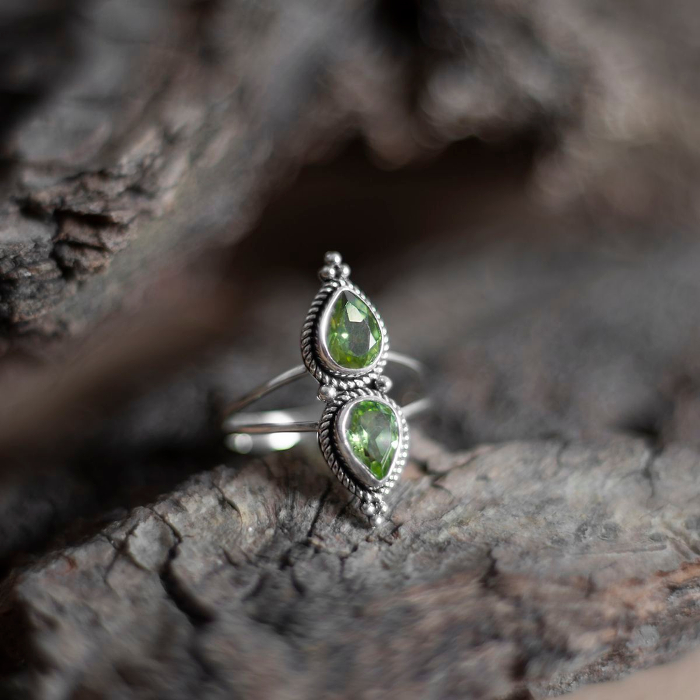 Кольцо ОТРАЖЕНИЕ-2, серебро/оливин