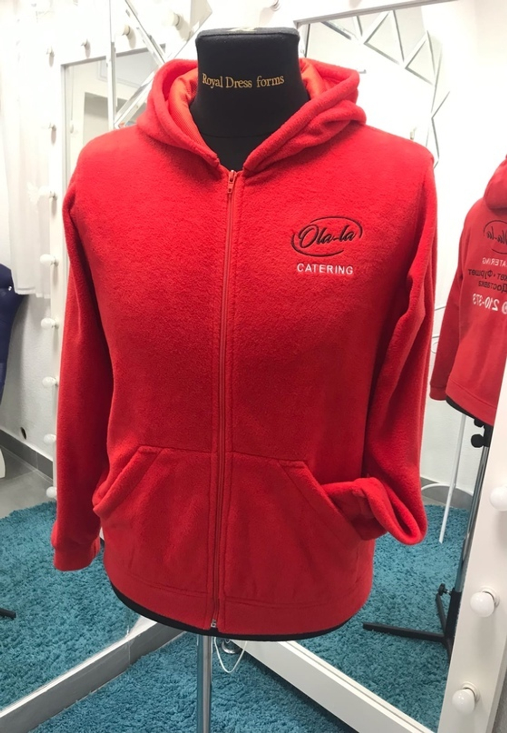 Корпоративная одежда с вышивкой логотипа