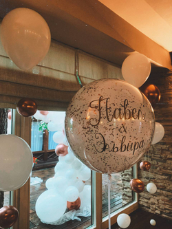 Свадебное оформление шарами. Арка из шаров. Разнокалиберная гирлянда. Оформление зала надутыми шарами