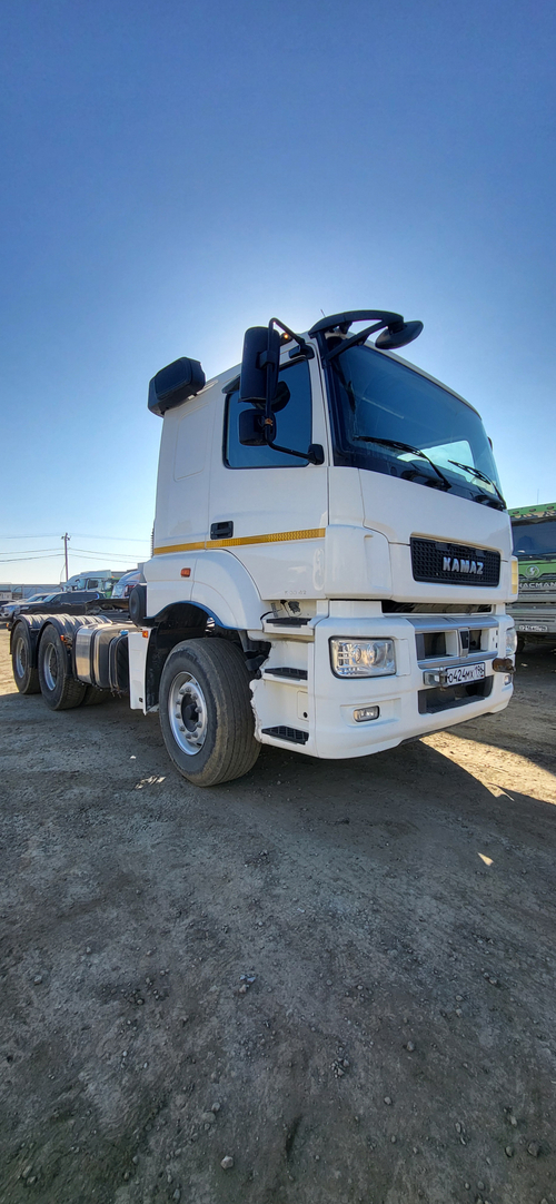 КамАЗ 65806 6x4 Седельный тягач с КМУ 65806-0002-68(T5) (Дизельный, 12,0 л, 428 л.с., МТ)