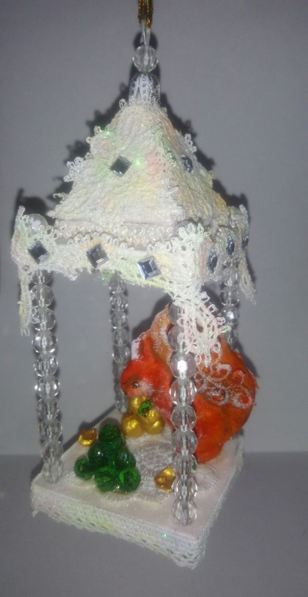 Елочная игрушка "Бека в хрустальном домике"