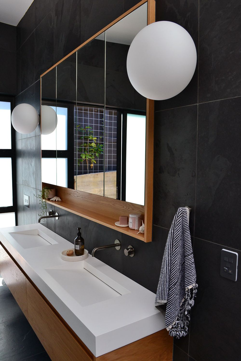 Плитка-сланец черный, натуральный скол Pharaon 600x600x10