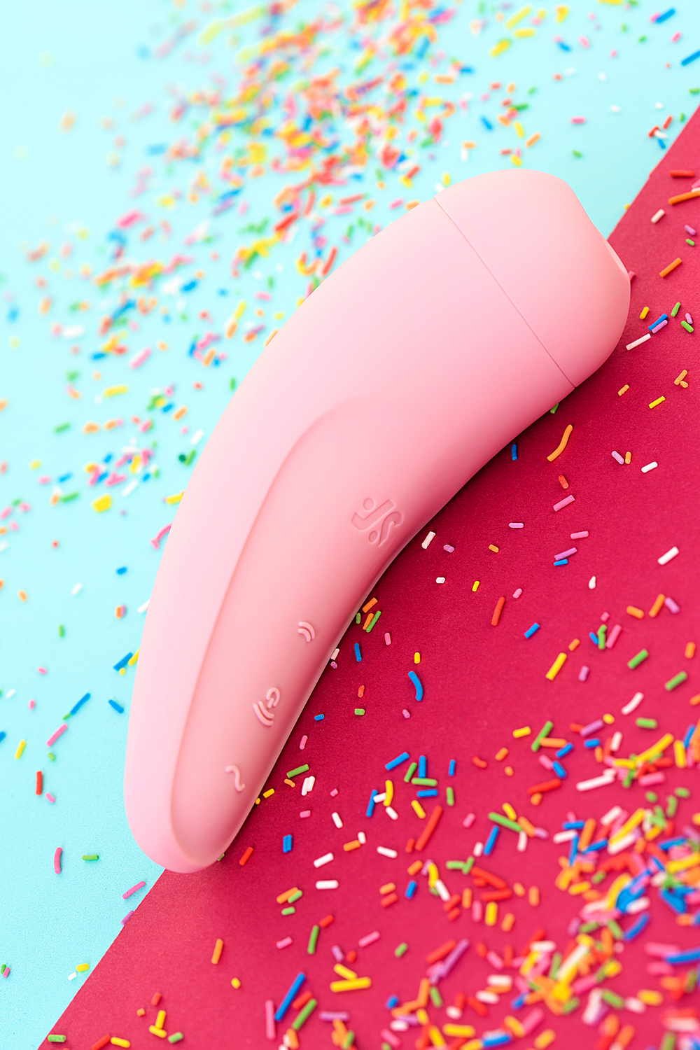 Вакуумно-волновой стимулятор Satisfyer Curvy 2+ с возможностью управления через приложение розовый