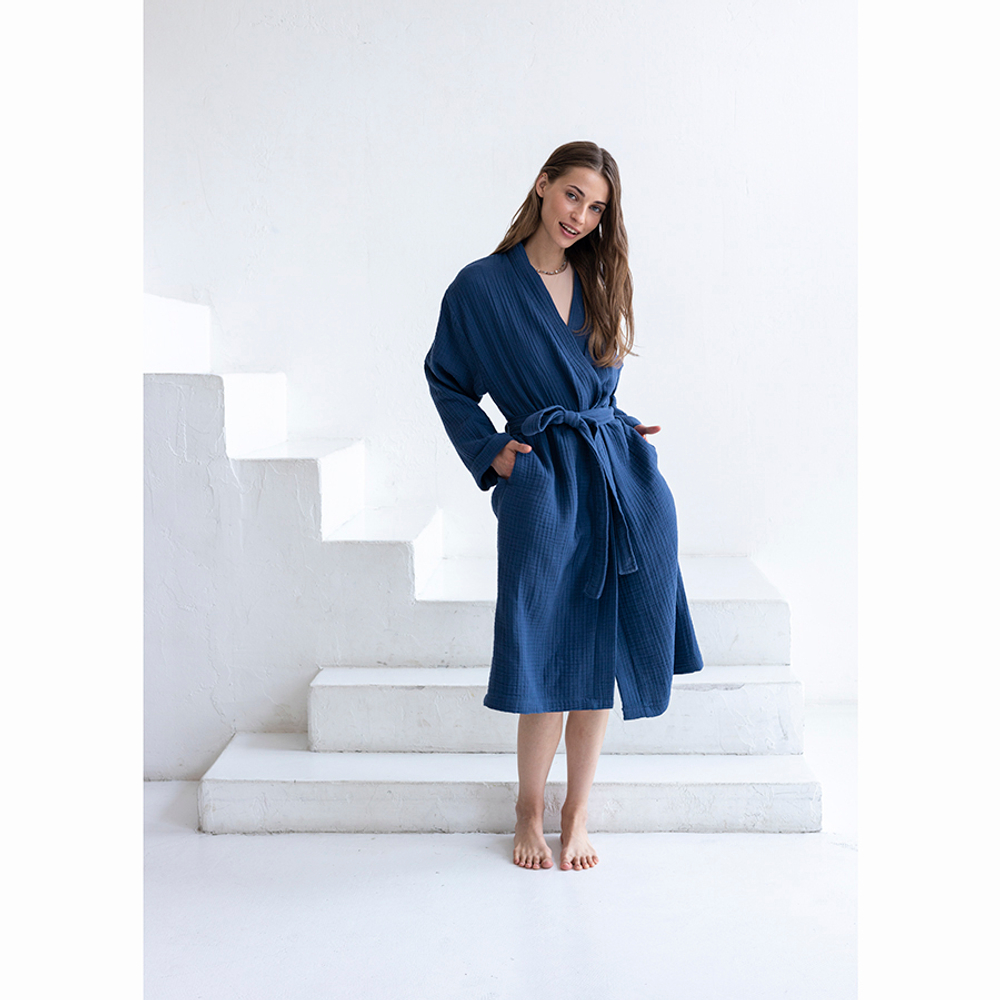Халат из многослойного муслина темно-синего цвета из коллекции essential, размер s