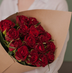 Букет из 17 красных роз купить в Москве