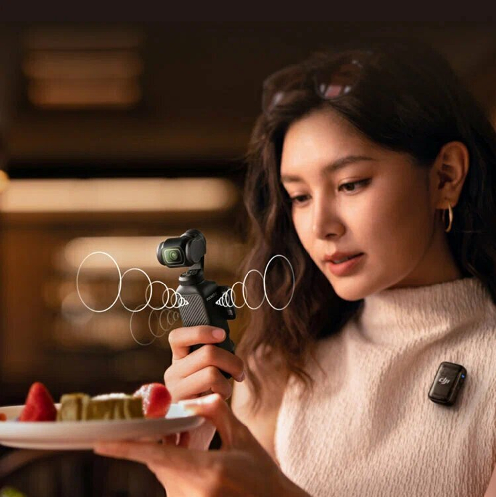Экшн-камера DJI Osmo Pocket 3 Creator Combo, черная, с 4K видео, стабилизацией и аксессуарами для контента.