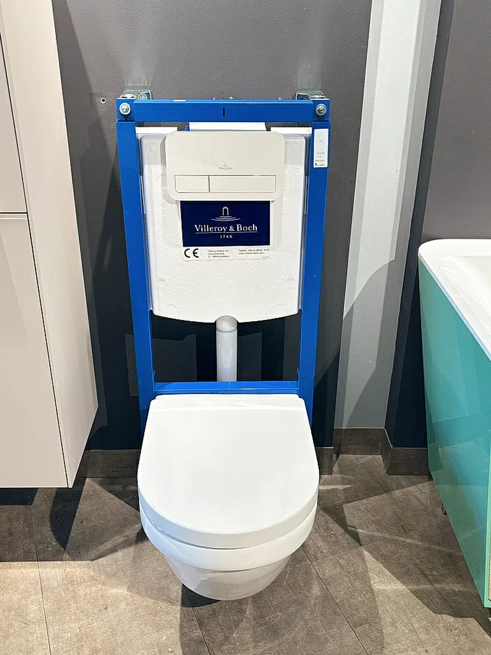Унитаз подвесной Villeroy&Boch Architectura 568CDR01 альпийский белый, с крышкой микролифт, с инсталляцией