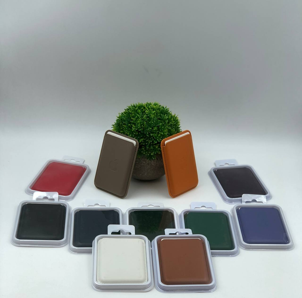 iPhone Leather Wallet MagSafe с лого