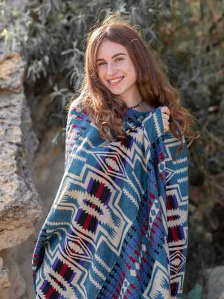 Палантин теплый с орнаментом Навахо