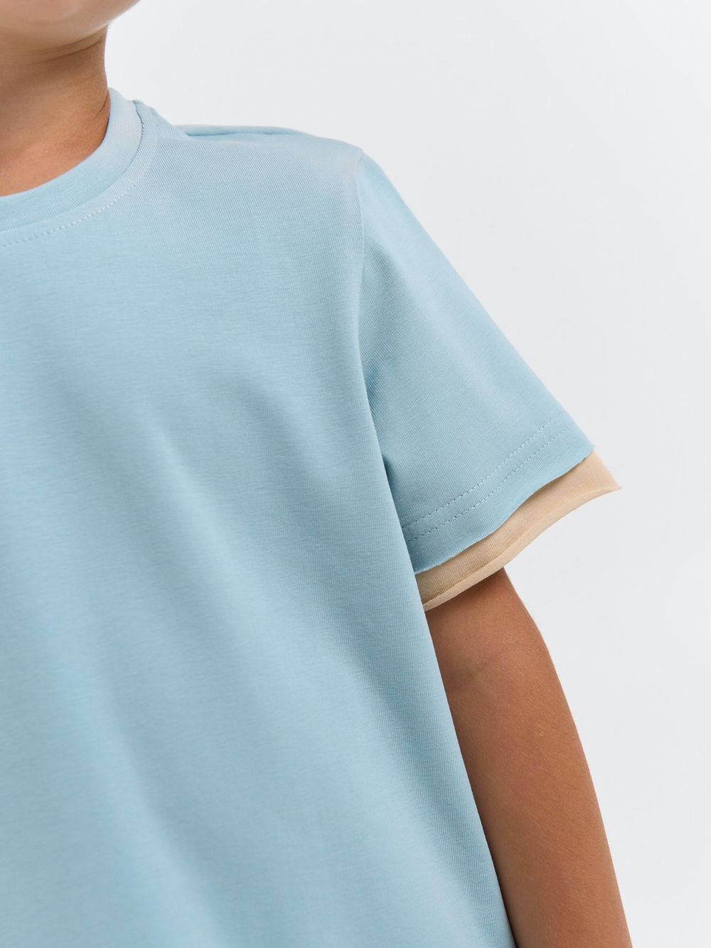 Футболка "Небесно-голубая" с контрастной отделкой