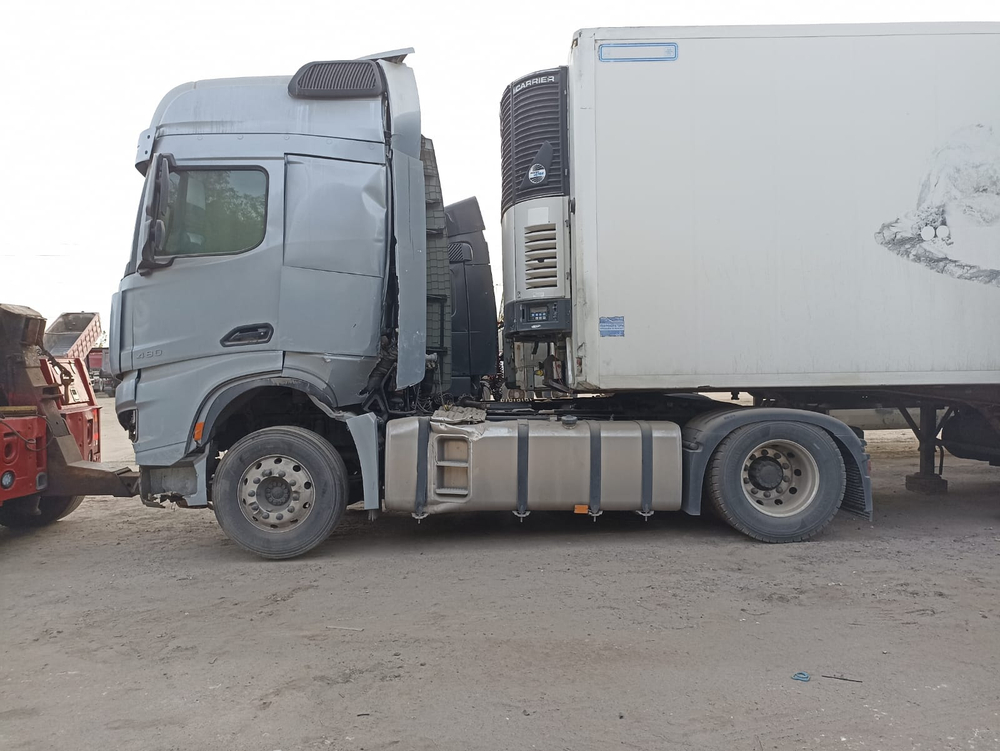 Shacman (Shaanxi) SX* 4x2 Седельный тягач SX4188YY381 (Дизельный, 12,5 л, 473 л.с., АТ)