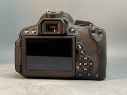 Canon EOS 700D 900 кадров