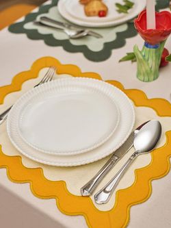 Салфетка под приборы с контрастным кантом горчичного цвета из коллекции Trendy Ruffles, 35х45 см