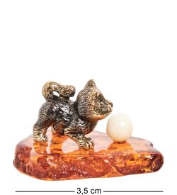 Народные промыслы AM- 378 Фигурка «Котик с шариком» (латунь, янтарь)