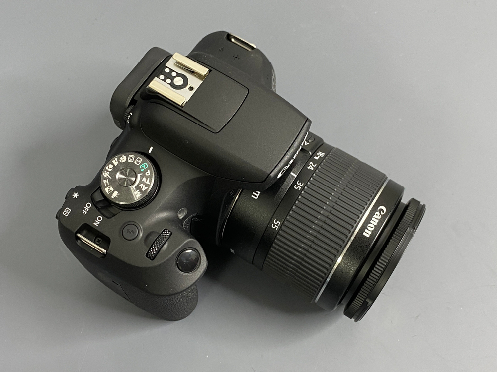 Canon 2000D Kit 18-55mm 10 кадров