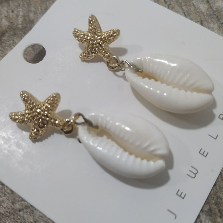 Серьги-гвоздики Ракушка Каури морская звезда металл золотистый