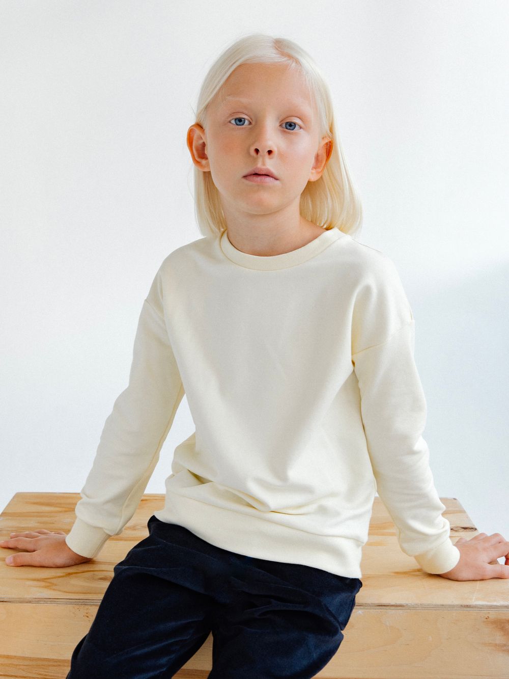 Свитшот сливочного цвета