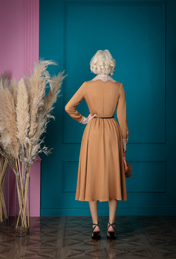 Платье с кружевными воротником и манжетами 03-03-24 FW