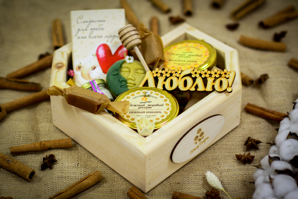 Медовый подарочный набор HoneyForYou "Love Box №2" в деревянном ящике