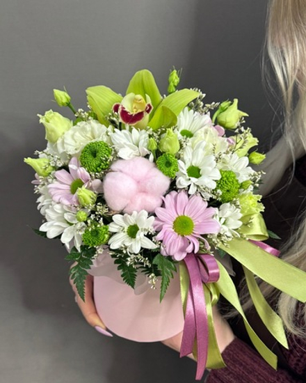 Композиция с фисташковой орхидеей