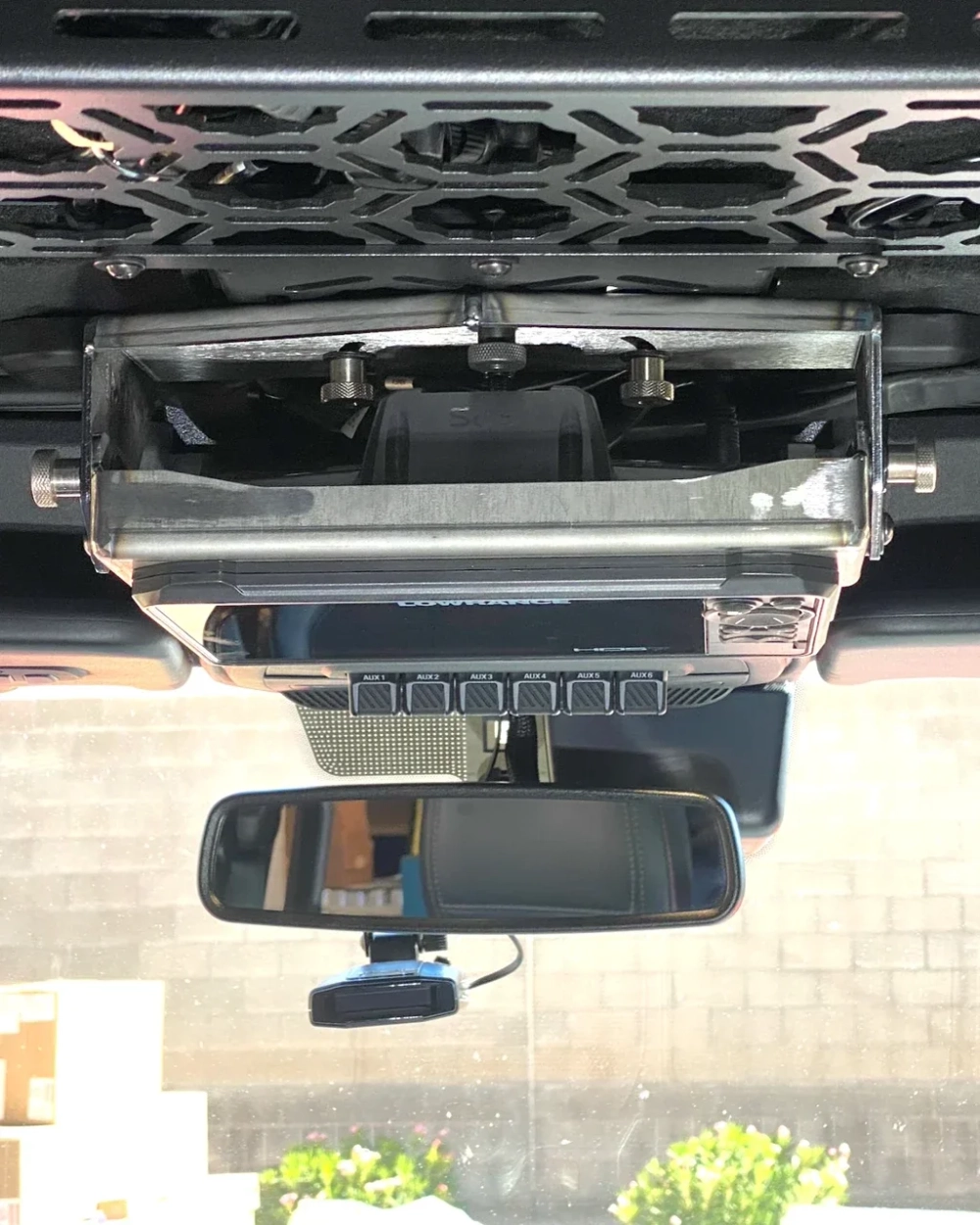 Откидное крепление для GPS-навигатора Lowrance HDS7-LIVE для Bronco и Bronco Raptor