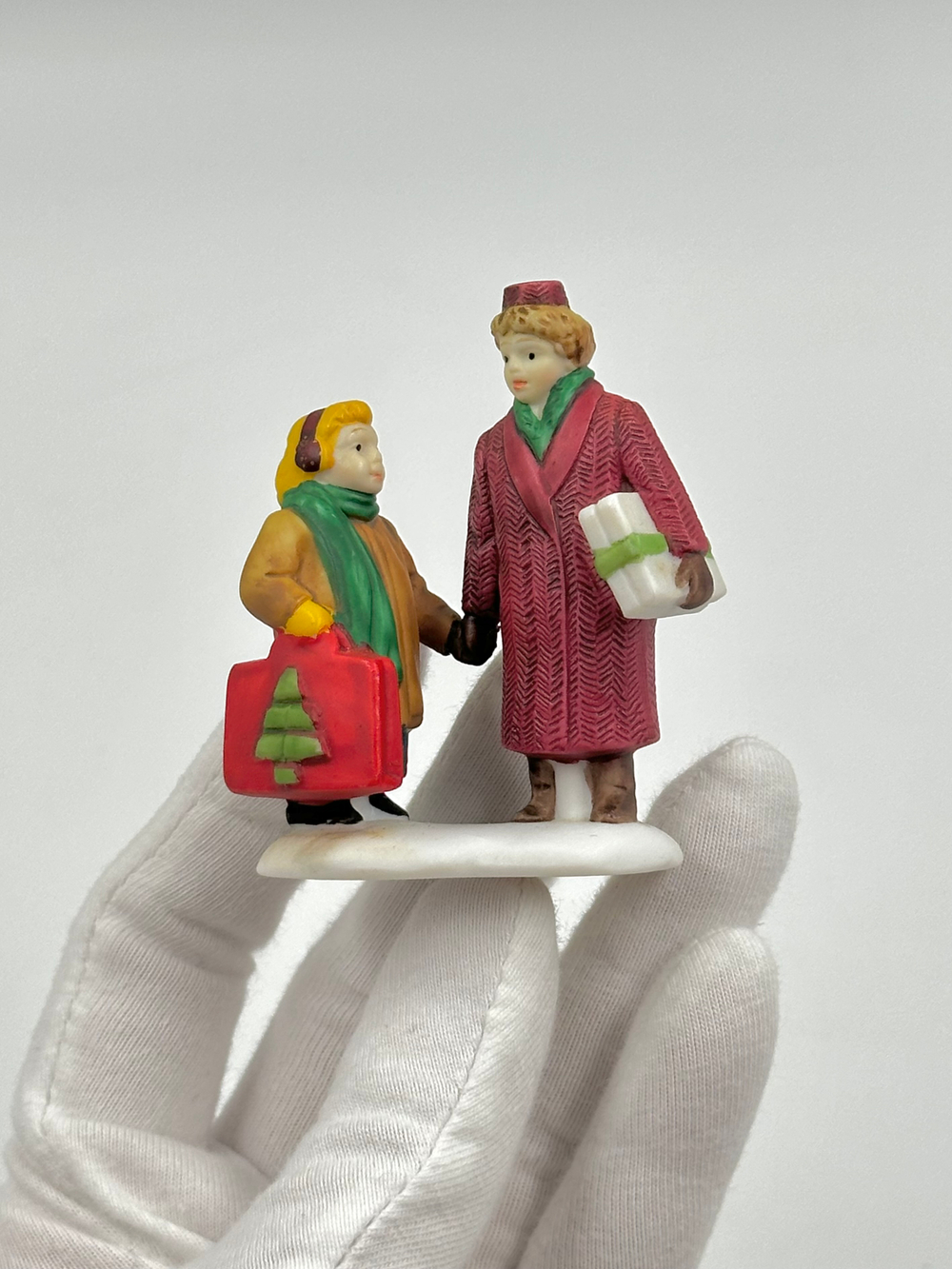 Фигурка Женщина с девочкой Department 56