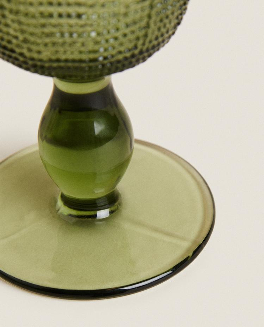 ZARA HOME СТЕКЛЯННЫЙ БОКАЛ ДЛЯ ВИНА С РЕЛЬЕФНЫМ УЗОРОМ, ЗЕЛЕНЫЙ