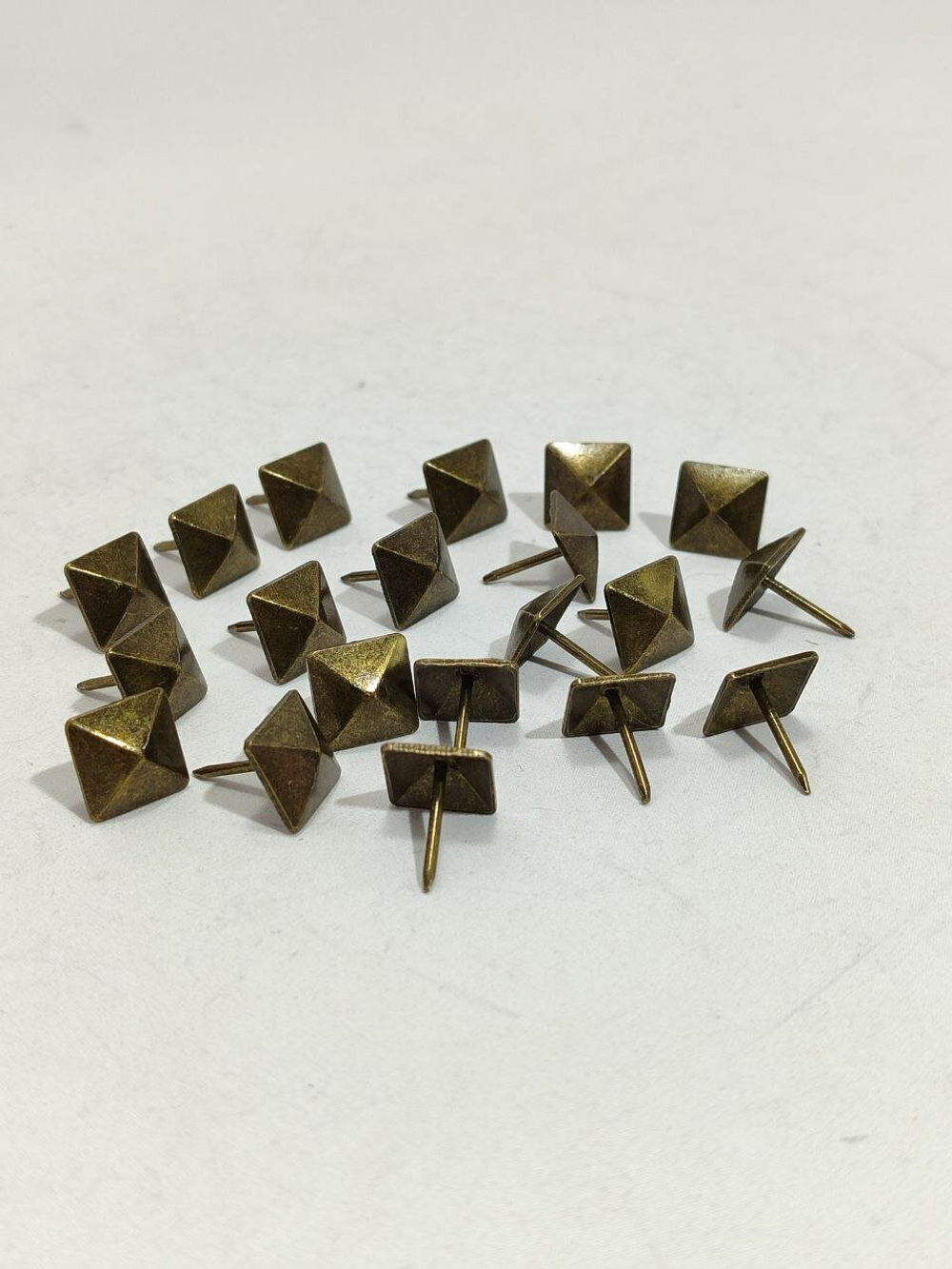 Декоративные гвоздики для мебели шл10х10мм-дл.гв.13мм/20шт