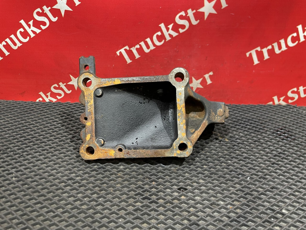 Кронштейн двигателя передний левый 2021г