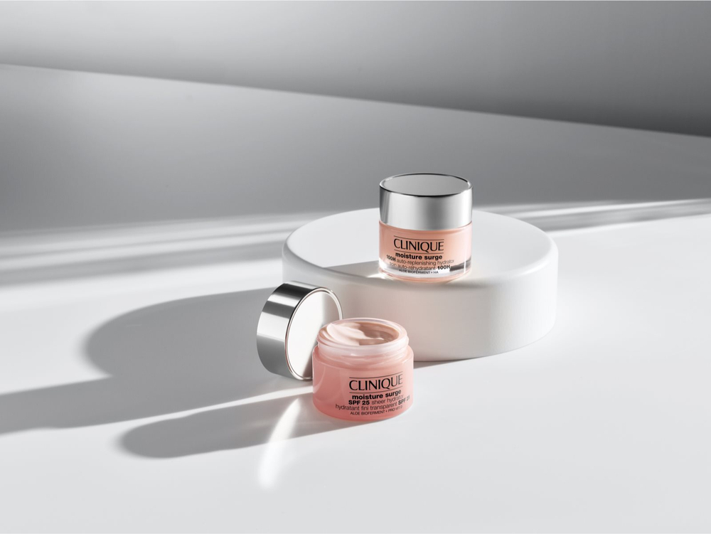 Clinique Moisture Surge SPF 25 Sheer Hydrator - увлажняющий и питательный дневной крем SPF 25 /   50  ml  / GTIN 192333150580