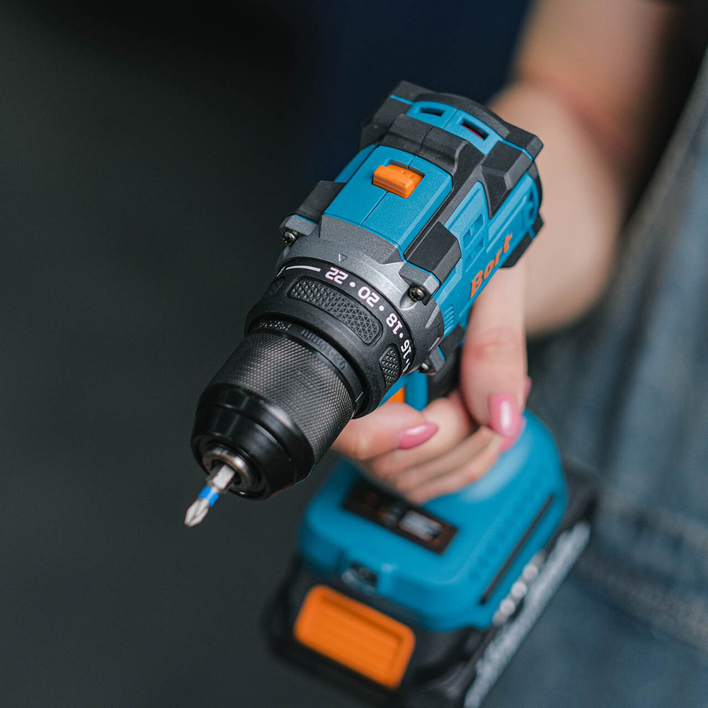 Дрель-шуруповерт аккумуляторная BORT BAB-21-BLK (2х2,0 Ач + ЗУ)
