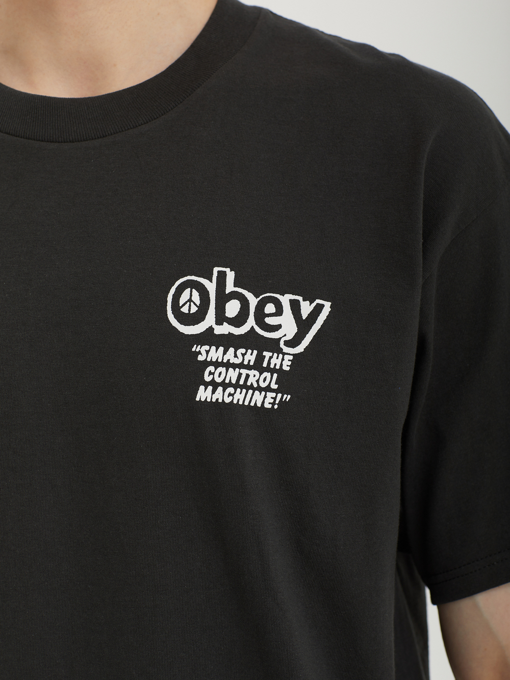 Мужская Футболка Obey Smash The Control Machine