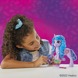 My Little Pony - Пони Иззи с блестками Свет и звук набор F3870