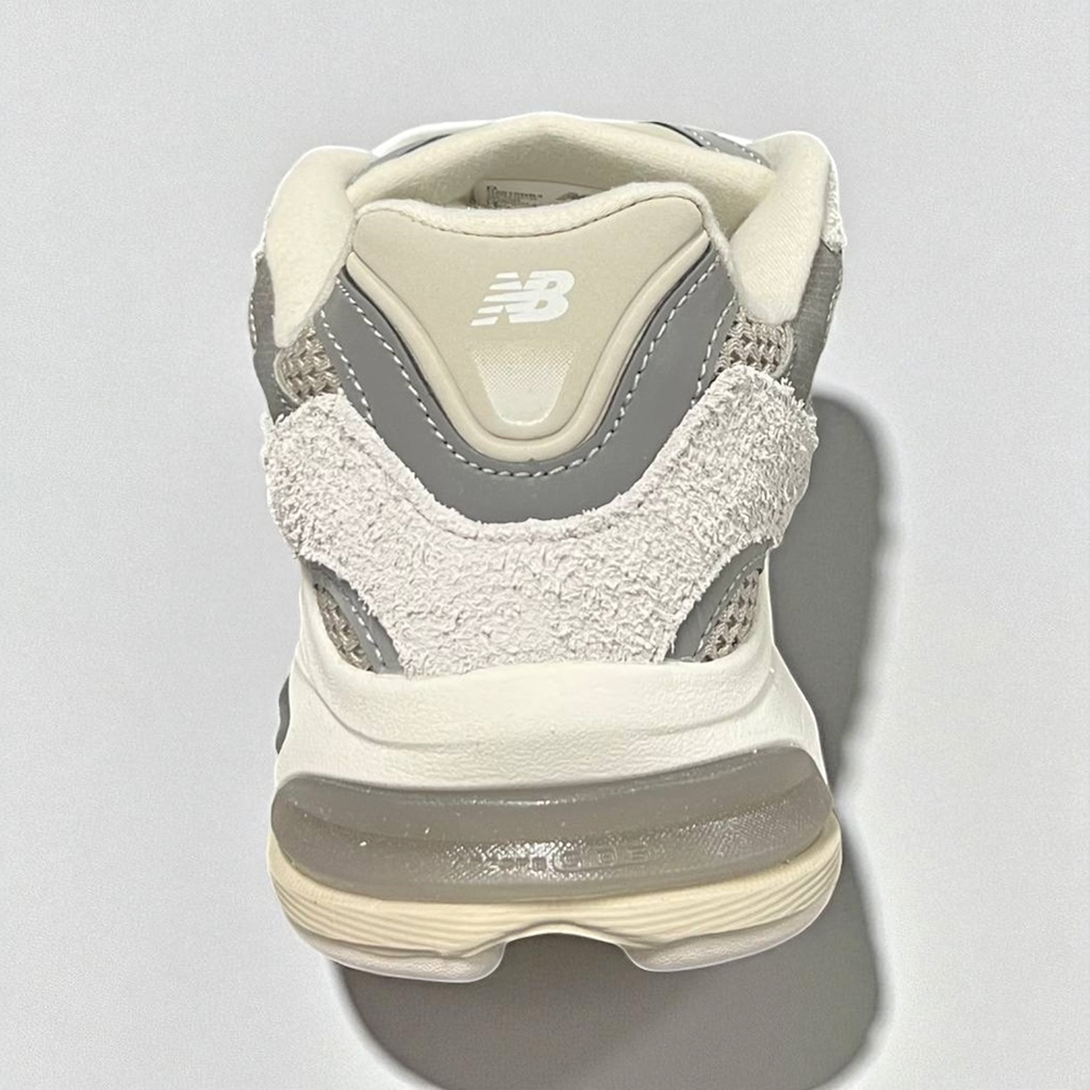 New Balance 2010 • Cream White