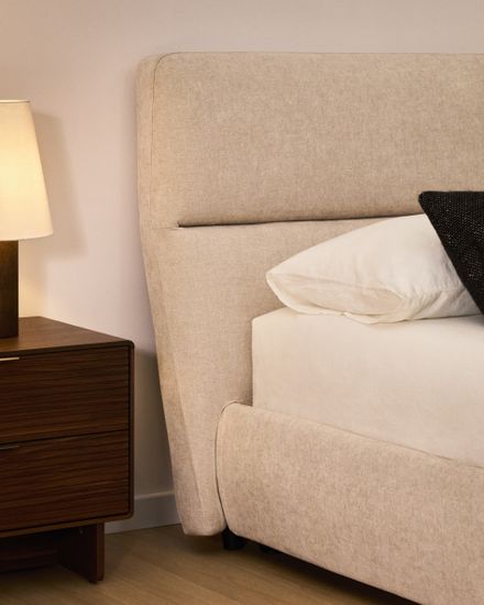 Кровать Dafra бежевого цвета из шенилла с ящиком для хранения 180 х 200 см